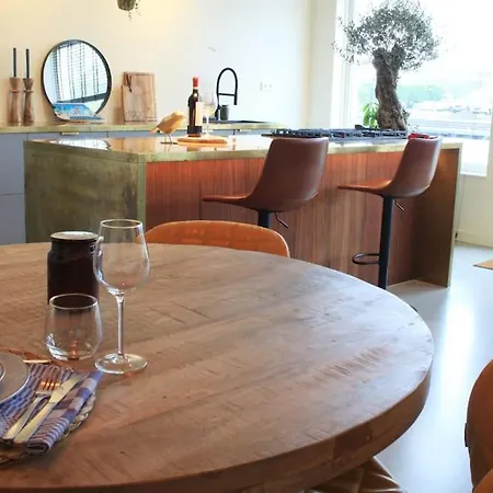 Апартаменты Luxury Harbour With Private Parking