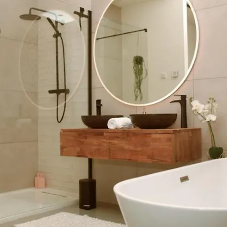 Luxury Harbour With Private Parking