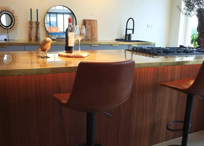 아파트 Luxury Harbour With Private Parking